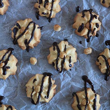 Biscotti alle nocciole, ricetta per la merenda dolce per gli studenti della Scuola secondaria di I grado a cura di Gabriella Rizzo | Homework & Muffin