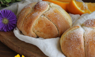 Pan de Muertos, ricetta del dolce messicano legato alla celebrazione del Dia de los muertos, a cura di Gabriella Rizzo | Homework & Muffin