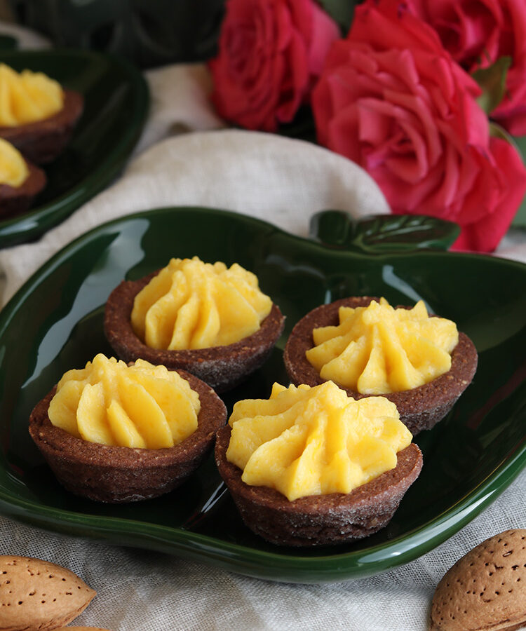 Dolcetti con crema dolce alla zucca, ricetta di dolcetti di pasta frolla al cacao e mandorle con crema alla zucca | Homework & Muffin